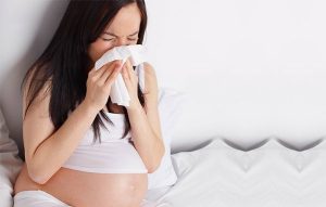 Phụ nữ đang mang thai cần được tiêm vắc xin phòng bệnh cúm