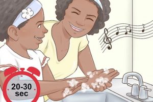 Rửa tay trong 20-30 giây bên cạnh trẻ