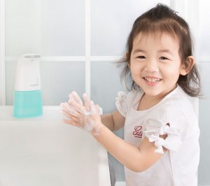 Rửa tay sạch giúp trẻ phòng dịch bệnh