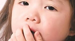 Những cơn ho xuất hiện nhiều làm trẻ yếu dần như ngừng thở do thiếu oxy