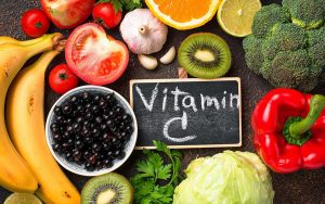 Vitamin C có nhiều trong hoa quả giúp cơ thể chống chọi khi bạn mắc những bệnh như cảm lạnh, cảm cúm