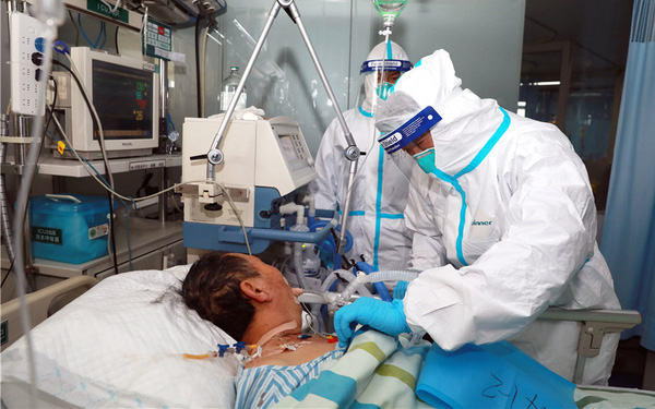 Hơn 1.200 bệnh nhân COVID-19 nặng đang thở máy, ECMO